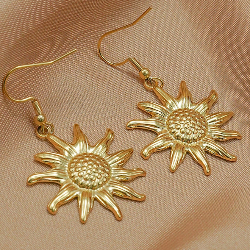Lxalry 18K Gold Plated Stainless Steel Sun Pendant Necklace And Earrings Set For Women - Elegant Summer Jewelry Gift, Waterproof, Hypoallergenic, Perfect For Birthday, Beach, Wedding, And Daily Wears